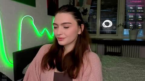 Snapshot of dorfmatratze_ chatting on December 5, 6:33 am Alice online show from December 5, 6:33 am