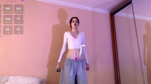 Lauren online show from April 30, 8:31 am