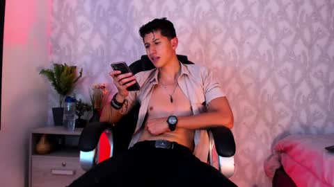 Snapshot of dorian_mystery chatting on December 6, 3:52 am dorian_mystery online show from December 6, 3:52 am
