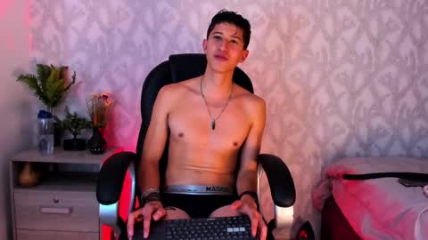 Snapshot of dorian_mystery chatting on December 6, 7:21 am dorian_mystery online show from December 6, 7:21 am
