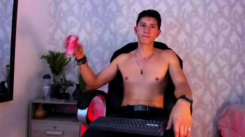 Snapshot of dorian_mystery chatting on December 17, 7:40 am dorian_mystery online show from December 17, 7:40 am