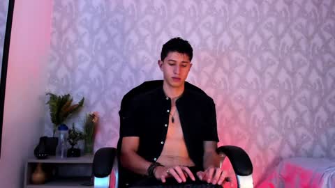 Snapshot of dorian_mystery chatting on December 28, 11:19 am dorian_mystery online show from December 28, 11:19 am