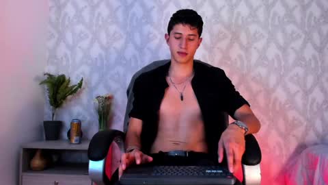 Snapshot of dorian_mystery chatting on January 10, 2:35 am dorian_mystery online show from January 10, 2:35 am