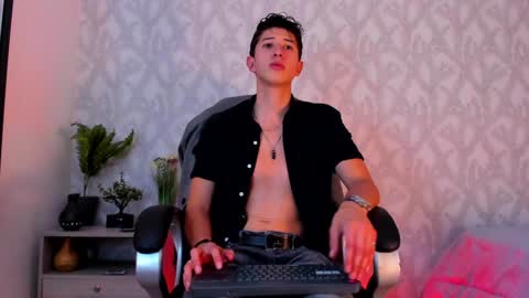 Snapshot of dorian_mystery chatting on January 19, 4:22 am dorian_mystery online show from January 19, 4:22 am