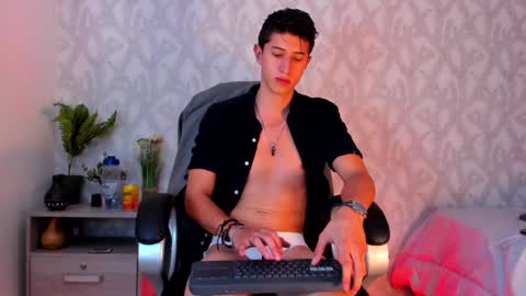 Snapshot of dorian_mystery chatting on January 19, 10:28 am dorian_mystery online show from January 19, 10:28 am