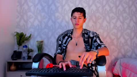 Snapshot of dorian_mystery chatting on January 20, 9:35 am dorian_mystery online show from January 20, 9:35 am