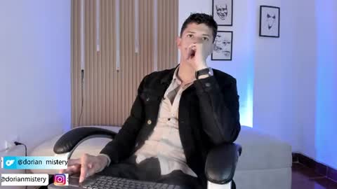 Snapshot of dorian_mystery chatting on July 16, 11:00 pm dorian_mystery online show from July 16, 11:00 pm