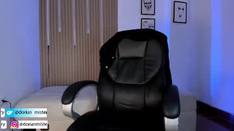 Snapshot of dorian_mystery chatting on July 18, 10:57 pm dorian_mystery online show from July 18, 10:57 pm