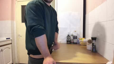 Snapshot of doriancretu95 chatting on December 8, 11:35 am menu below online show from December 8, 11:35 am