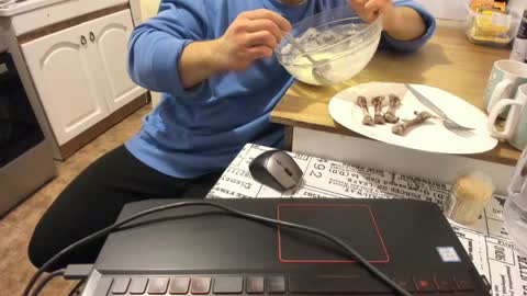 Snapshot of doriancretu95 chatting on December 15, 7:10 pm menu below online show from December 15, 7:10 pm