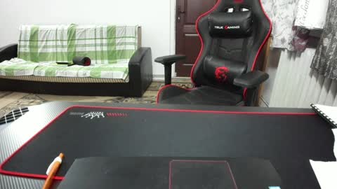 Snapshot of doriancretu95 chatting on January 11, 7:49 pm menu below online show from January 11, 7:49 pm