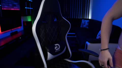 Snapshot of dorianreyes chatting on February 7, 11:24 pm Dorian Reyes online show from February 7, 11:24 pm