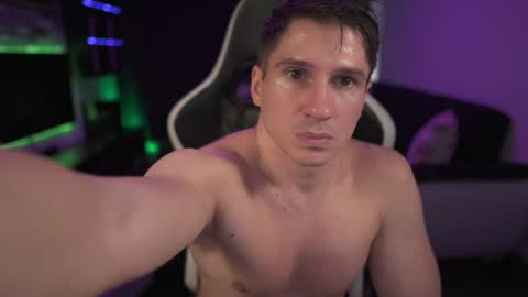 Snapshot of dorianreyes chatting on February 9, 12:28 am Dorian Reyes online show from February 9, 12:28 am