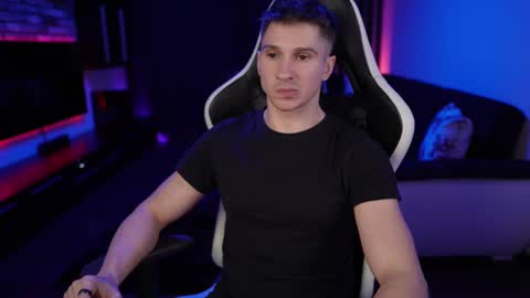 Dorian Reyes online show from February 13, 2:01 am