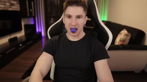 Snapshot of dorianreyes chatting on February 17, 10:36 pm Dorian Reyes online show from February 17, 10:36 pm