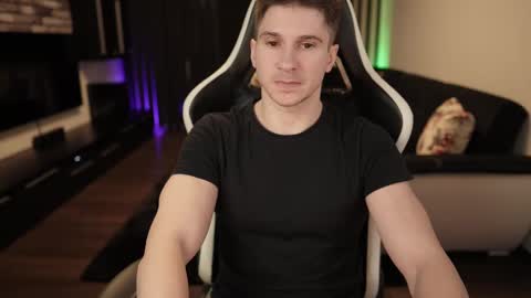 Snapshot of dorianreyes chatting on February 18, 1:43 am Dorian Reyes online show from February 18, 1:43 am