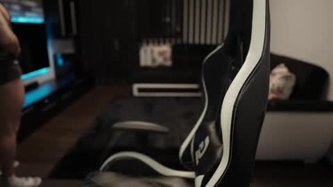 Snapshot of dorianreyes chatting on February 19, 3:28 am Dorian Reyes online show from February 19, 3:28 am