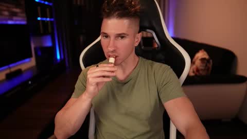 Snapshot of dorianreyes chatting on September 18, 9:28 pm Dorian Reyes online show from September 18, 9:28 pm