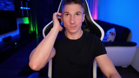 Snapshot of dorianreyes chatting on September 28, 10:15 pm Dorian Reyes online show from September 28, 10:15 pm