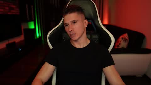 Snapshot of dorianreyes chatting on September 30, 10:48 pm Dorian Reyes online show from September 30, 10:48 pm