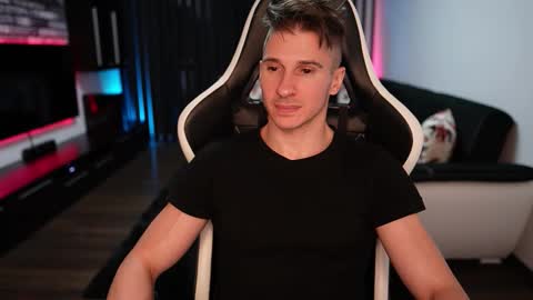 Dorian Reyes online show from October 2, 9:55 pm