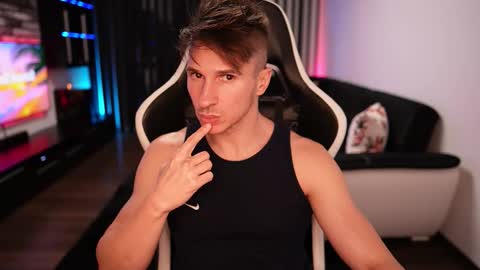 Snapshot of dorianreyes chatting on October 3, 8:28 pm Dorian Reyes online show from October 3, 8:28 pm