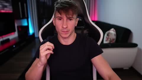 Snapshot of dorianreyes chatting on October 6, 11:24 pm Dorian Reyes online show from October 6, 11:24 pm