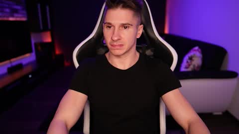 Snapshot of dorianreyes chatting on October 19, 8:42 pm Dorian Reyes online show from October 19, 8:42 pm