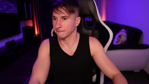 Snapshot of dorianreyes chatting on October 20, 8:53 pm Dorian Reyes online show from October 20, 8:53 pm