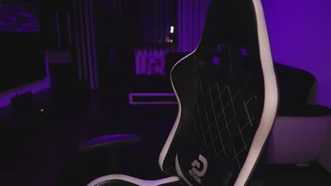 Snapshot of dorianreyes chatting on October 30, 12:45 am Dorian Reyes online show from October 30, 12:45 am