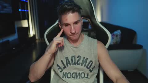 Snapshot of dorianreyes chatting on November 8, 12:22 am Dorian Reyes online show from November 8, 12:22 am