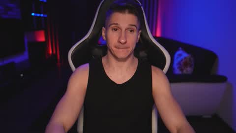 Snapshot of dorianreyes chatting on November 17, 11:21 pm Dorian Reyes online show from November 17, 11:21 pm