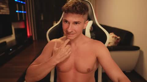 Dorian Reyes online show from July 4, 11:11 pm