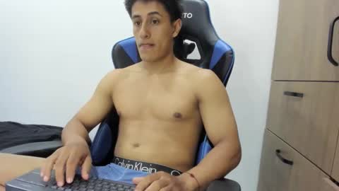 Snapshot of dorman_boy chatting on November 4, 2:43 am dorman_boy online show from November 4, 2:43 am