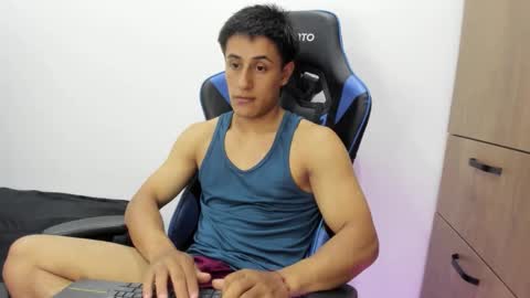 Snapshot of dorman_boy chatting on November 6, 1:39 am dorman_boy online show from November 6, 1:39 am