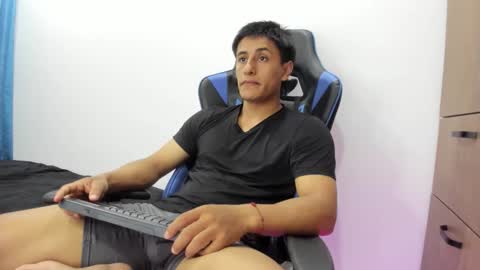 Snapshot of dorman_boy chatting on November 7, 2:00 am dorman_boy online show from November 7, 2:00 am