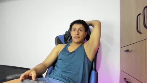 Snapshot of dorman_boy chatting on November 11, 2:11 am dorman_boy online show from November 11, 2:11 am