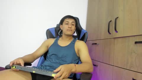 Snapshot of dorman_boy chatting on December 19, 2:40 am dorman_boy online show from December 19, 2:40 am