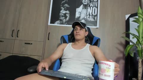 Snapshot of dorman_boy chatting on May 26, 3:24 am dorman_boy online show from May 26, 3:24 am