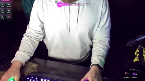 Snapshot of dotyoureyezez chatting on December 10, 6:33 am DotYourEyezez  online show from December 10, 6:33 am