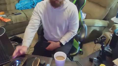 Snapshot of dotyoureyezez chatting on December 12, 6:42 pm DotYourEyezez  online show from December 12, 6:42 pm