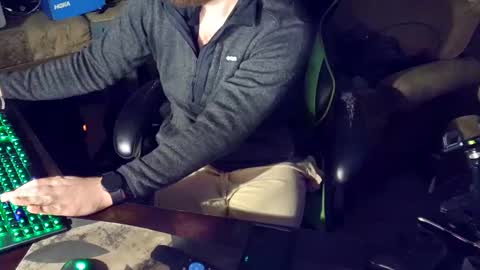 Snapshot of dotyoureyezez chatting on January 8, 11:32 am DotYourEyezez  online show from January 8, 11:32 am