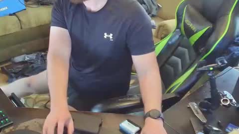 Snapshot of dotyoureyezez chatting on February 4, 7:00 pm DotYourEyezez  online show from February 4, 7:00 pm