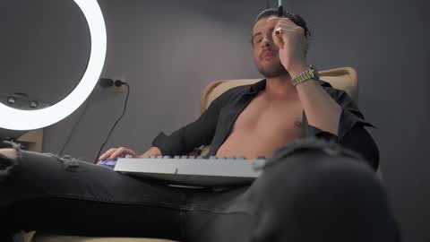 Keen online show from February 14, 11:42 pm