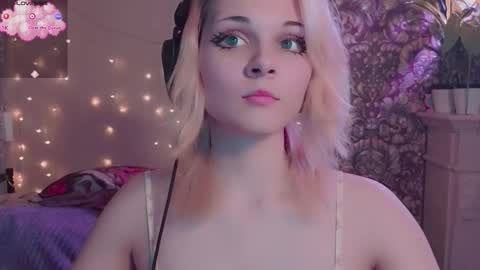 Snapshot of doublebubblecum chatting on November 7, 12:10 am Angie online show from November 7, 12:10 am