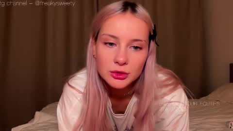 Lana  Eva  dont forget to give us a thumb up online show from September 27, 5:18 pm