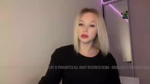 Snapshot of doublesees chatting on December 8, 2:49 am MOLLYYYY dont forget to give me a thumb up online show from December 8, 2:49 am