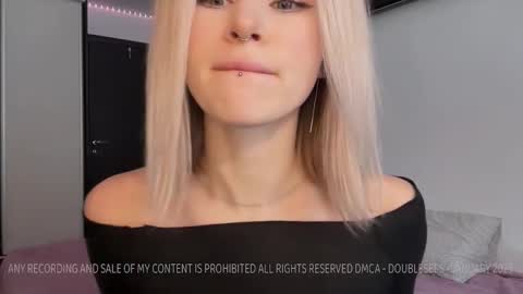 Snapshot of doublesees chatting on January 23, 5:56 am MOLLYYYY dont forget to give me a thumb up online show from January 23, 5:56 am