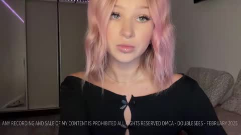 Snapshot of doublesees chatting on February 28, 1:14 pm MOLLYYYY dont forget to give me a thumb up online show from February 28, 1:14 pm