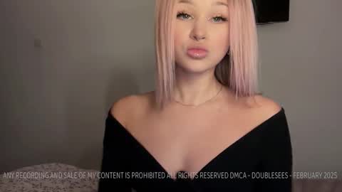 Snapshot of doublesees chatting on March 4, 2:10 pm MOLLYYYY dont forget to give me a thumb up online show from March 4, 2:10 pm